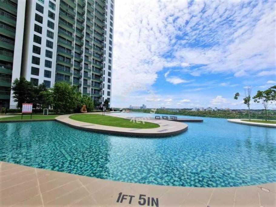 Homenest Jb City Poolview Suite By Cozy Home Джохор-Бару Экстерьер фото