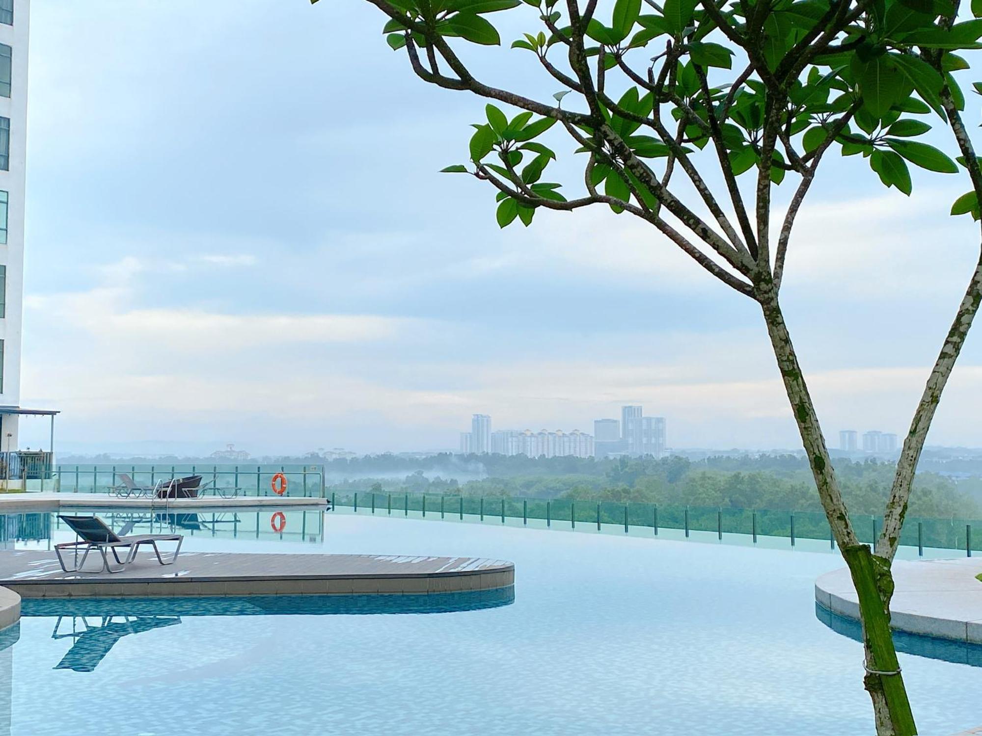 Homenest Jb City Poolview Suite By Cozy Home Джохор-Бару Экстерьер фото